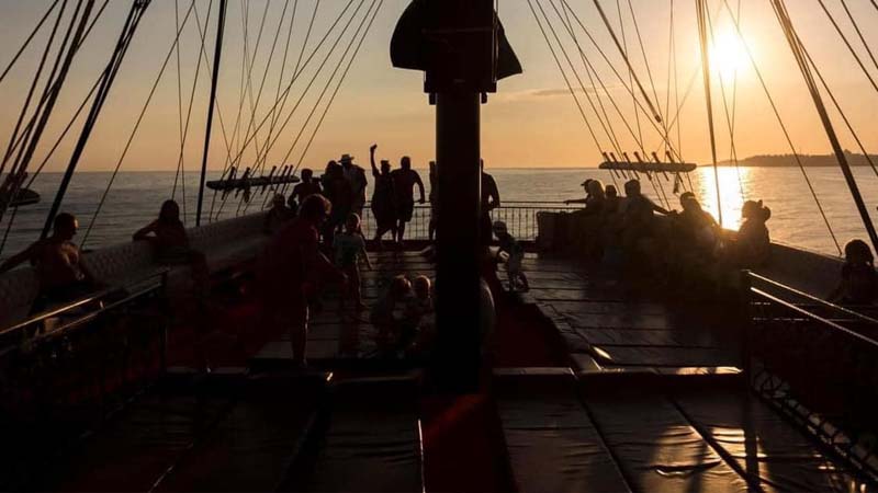 sunset boat tour in konakli