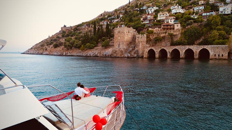 celebration on private yacht in konakli