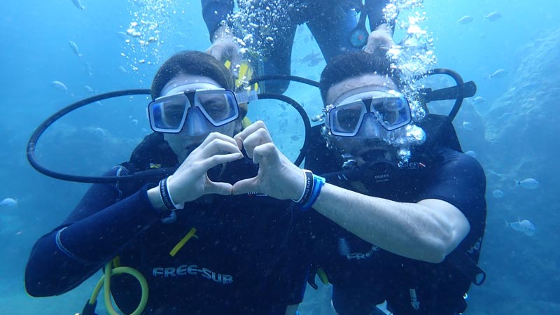 couple scuba diving in konakli