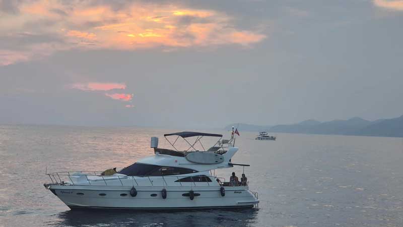 deluxe private yacht konakli