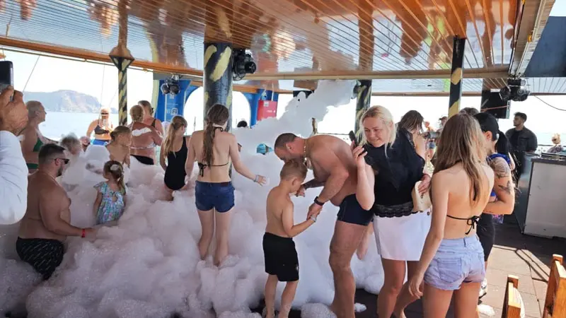 konakli boat foam party